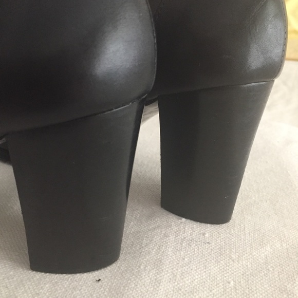 Etienne Aigner Leather Naomi Black Pump/ Mocassins - Picture 4 of 8